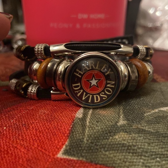 - HD Snap Bracelet - Picture 6 of 8